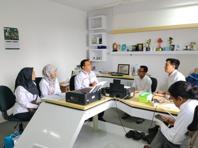 Pertemuan PT PLN (Persero) UP3 Malang bersama pengelola UB Forest untuk membahas terkait permohonan sambungan listrik bagi masyarakat setempat. (Foto: istimewa)