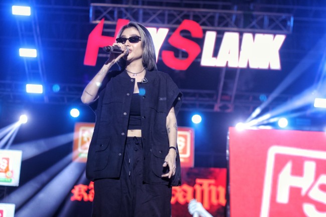 Arlida Putri turut meramaikan panggung.(Foto: Riski Wijaya/MalangTIMES).