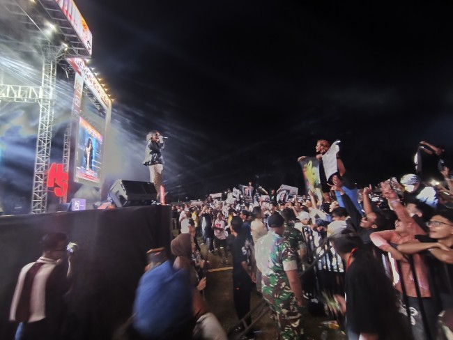 Ribuan slankers memadati Lapangan Rampal.(Foto: Riski Wijaya/MalangTIMES)