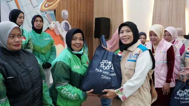 kegiatan inspiratif bertajuk “Kartini Berkendara, Mandiri Berkarya” oleh  Srikandi PLN bersama Yayasan Baitul Maal (YBM) PT PLN (Persero). (Foto: istimewa)