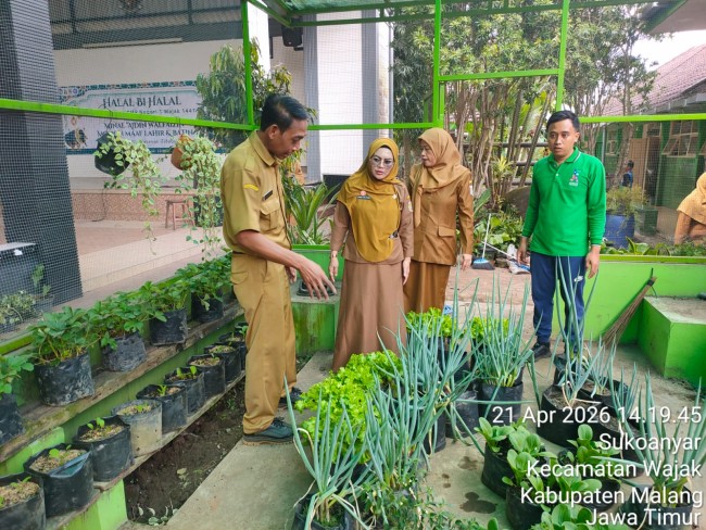 Pengecekan SMPN 1 Wajak.
