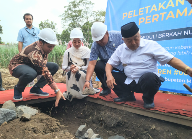 Peletakan batu pertama pembangunan SPPG Turen #006.