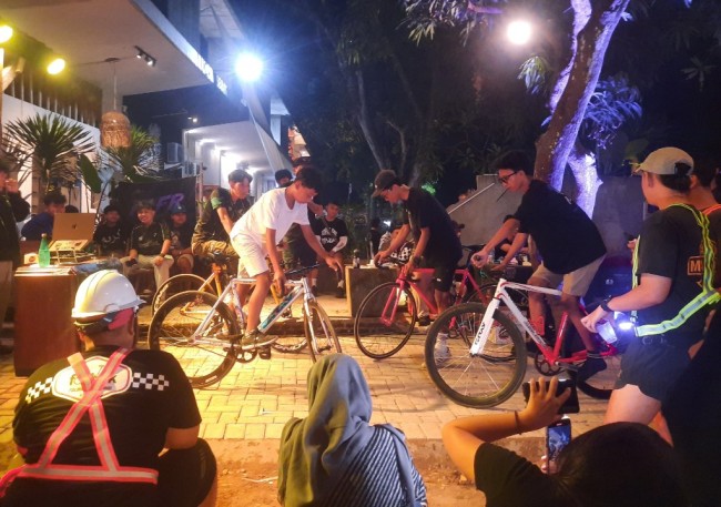 Para peserta saat mengikuti lomba.