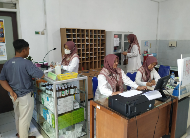 Apotek Puskesmas Ardimulyo yang telah dipindah ke ruang imunisasi.
