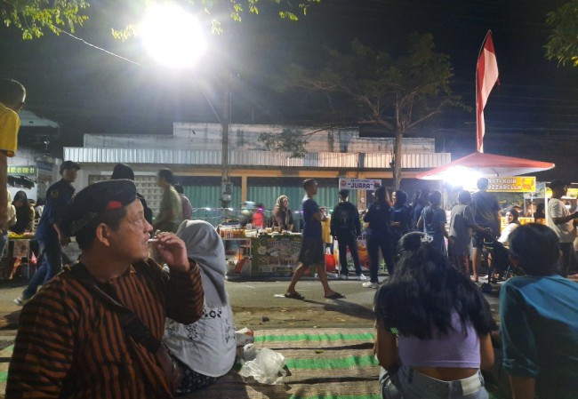Suasana bazar UMKM Kaliombo Kampung Kuliner.