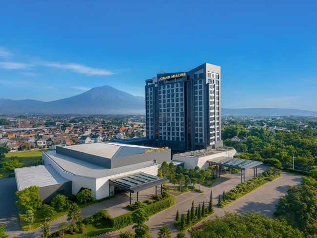 Tampak depan gedung Grand Mercure Malang Mirama. (Foto: istimewa)
