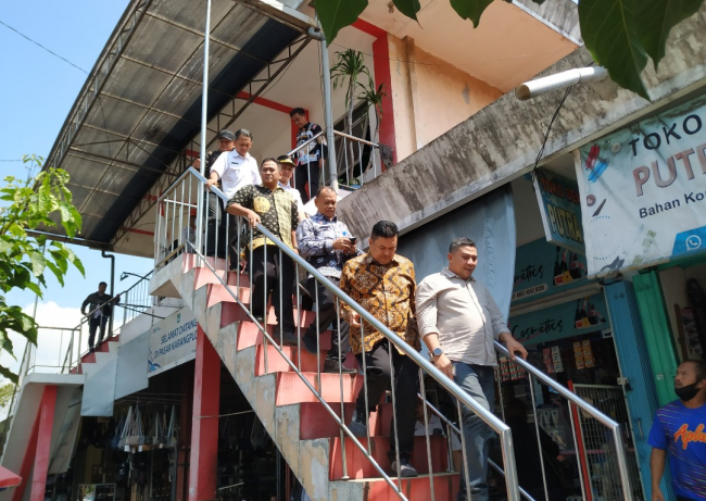 Sekretaris Daerah Kabupaten Malang Budiar saat melakukan sidak ke Pasar Karangploso.