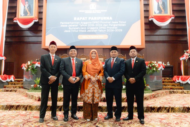 Jajaran pimpinan dan anggota Fraksi PKS DPRD Jatim.