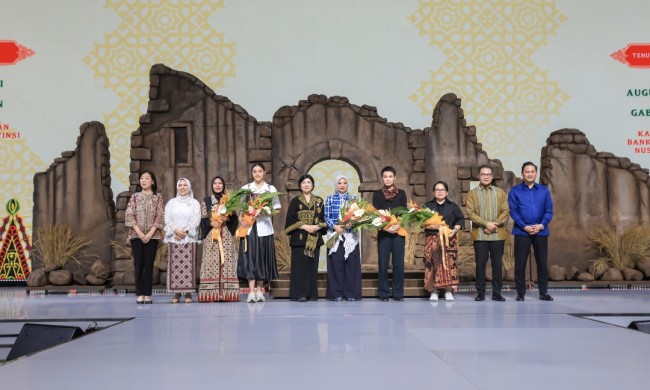 Foto bersama para UMKM usai produknya ditampilkan di panggung KKI. (Foto: istimewa)