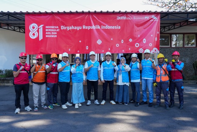 Foto bersama tim PLN UP 3 Malang. (Foto: istimewa)
