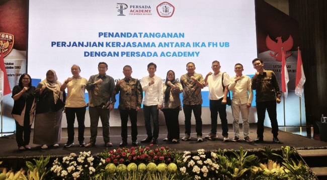 Foto bersama Ikatan Alumni Fakultas Hukum Universitas Brawijaya (IKA FH UB) menggandeng Persada Academy for Justice Reform. (Foto: istimewa)